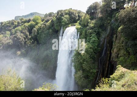 Marmore Falls, Ombrie, Italie (Cascata delle Marmore) - la plus haute cascade artificielle du monde créée par les anciens Romains, près de Terni en Ombrie Banque D'Images