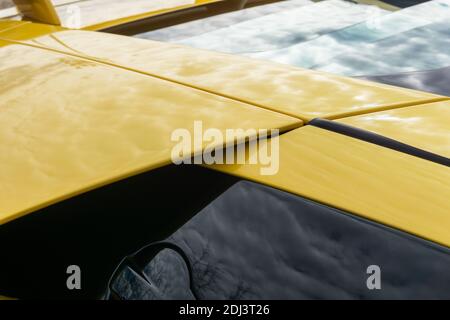 Gros plan sur les panneaux de carrosserie et les vitres Un jaune Lamborghini Murciélago LP 640 Banque D'Images