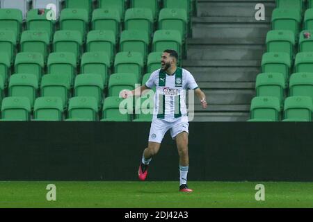 GRONINGEN, PAYS-BAS - DÉCEMBRE 12: L-R: Ahmed El Messaoudi du FC Groningen célèbre après avoir marquant son premier but pendant le néerlandais Eredivisi Banque D'Images