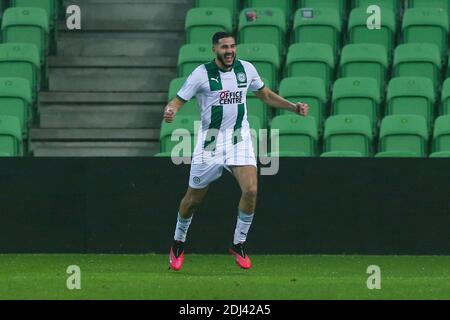 GRONINGEN, PAYS-BAS - DÉCEMBRE 12: L-R: Ahmed El Messaoudi du FC Groningen célèbre après avoir marquant son premier but pendant le néerlandais Eredivisi Banque D'Images