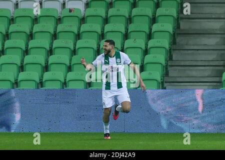 GRONINGEN, PAYS-BAS - DÉCEMBRE 12: L-R: Ahmed El Messaoudi du FC Groningen célèbre après avoir marquant son premier but pendant le néerlandais Eredivisi Banque D'Images