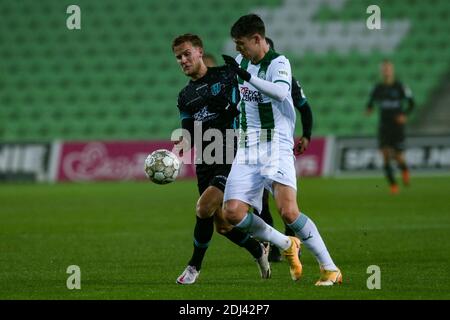 GRONINGEN, PAYS-BAS - DÉCEMBRE 12: G-D: Melle Meulensteen de RKC Waalwijk, Jorgen Strand Larsen de FC Groningen pendant le match néerlandais Eredivisie b Banque D'Images