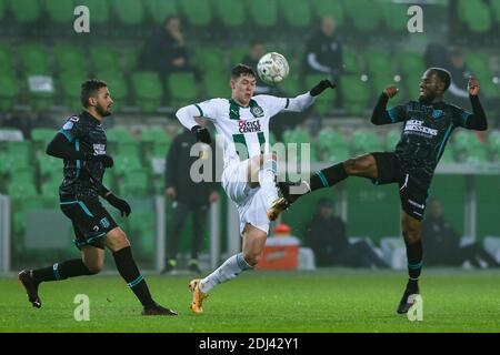 GRONINGEN, PAYS-BAS - DÉCEMBRE 12: G-D: Ahmed Touba de RKC Waalwijk, Jorgen Strand Larsen du FC Groningen, Vurnon Anita du RKC Waalwijk pendant le Banque D'Images