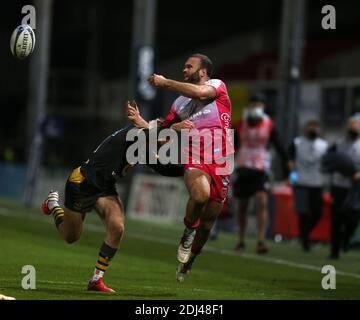 Newport, Royaume-Uni. 12 décembre 2020. Jamie Roberts des Dragons (r) en action. Coupe de rugby Heineken Champions, Dragons v Wasps, groupe UN match de la ronde 1 au Rodney Parade de Newport le samedi 12 décembre 2020. photo par Andrew Orchard/Andrew Orchard sports Photography/Alamy Live News crédit: Andrew Orchard sports Photography/Alamy Live News Banque D'Images