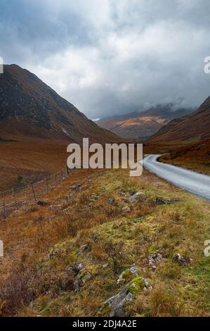 Vue portrait de Glen Etive dans les Highlands écossais Banque D'Images