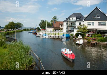 An der Uferpromenade, Promenade, Steinhude, Wunstorf, Steinhuder Meer, Niedersachsen, Deutschland Banque D'Images