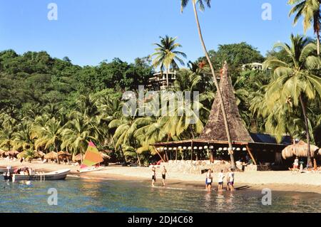 Années 1990 Sainte-Lucie (Caraïbes orientales) - Anse Chastenet Resort plage sur Sainte-Lucie ca. 1998 Banque D'Images