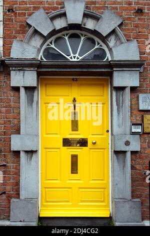 Bunte Tuer, Haus, Parliament Street, Kilkenny, Irlande, Lettonie Banque D'Images