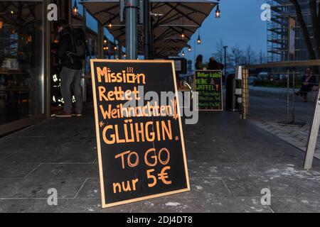 Dans Kiel wegen Corona-Pandemie zur Adventszeit im Jahre 2020 Lichterschmuck Und Weihnachtsmarkt-Light Banque D'Images