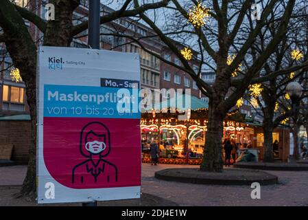 Dans Kiel wegen Corona-Pandemie zur Adventszeit im Jahre 2020 Lichterschmuck Und Weihnachtsmarkt-Light Banque D'Images