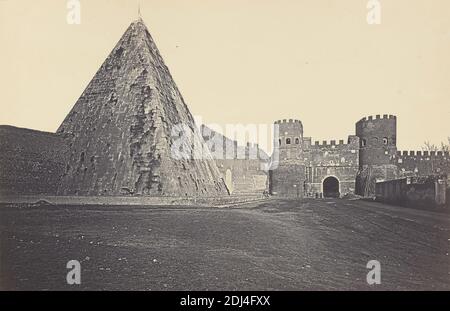 Porta St. Paolo avec Pyramide de Caius Cestius, Robert MacPherson, 1811–1872, British, ca. 1860, impression d'albumine sur papier de vélin moyen, lisse, crème, monté sur planche, feuille: 9 3/4 × 15 pouces (24.8 × 38.1 cm), porte, pyramides, Italie, Porta San Paolo, Pyramide de Cestius, Rome Banque D'Images