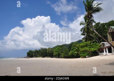 Plage de beau vallon. Mahé est la plus grande île de l'archipel des Seychelles, dans l'océan Indien au large de l'Afrique de l'est. Vraiment le paradis sur terre. Banque D'Images