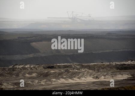Machines minières de la mine à ciel ouvert Welzow-Süd de Lusatia, Allemagne 2020. Banque D'Images