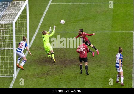 Reading, Royaume-Uni. 13 décembre 2020. Hayley Ladd de Man Utd Women marque le but gagnant lors du match de la FAWSL entre Reading Women et Manchester United Women au Madejski Stadium, Reading, Angleterre, le 13 décembre 2020. Photo d'Andy Rowland. Crédit : Prime Media Images/Alamy Live News Banque D'Images