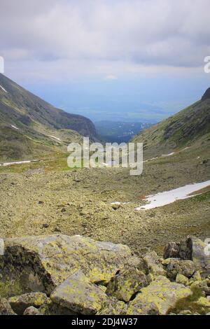 Panorama avec lac de montagne à High Tatra, Slovaquie, Europe Banque D'Images