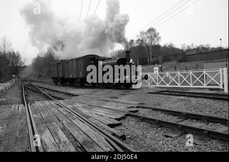 « Vulcan » et deux fourgonnettes couvertes sur la branche de Springwell. Banque D'Images