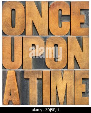 une fois sur une phrase d'ouverture - concept de narration - mot abstrait isolé en type de bois de typographie vintage Banque D'Images