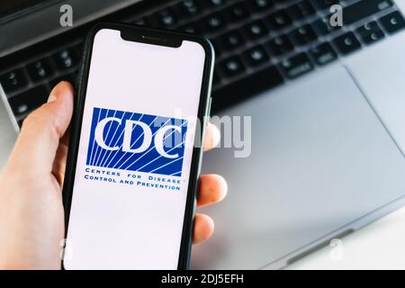Logo CDC Centers for Disease Control and Prevention sur l'écran du smartphone. Photo de haute qualité Banque D'Images