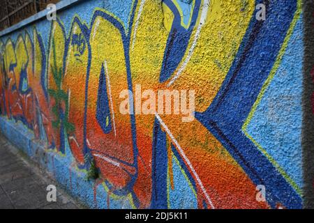 Fragment de police de graffiti d'art de rue colorée avec contours et ombrage gros plan Banque D'Images