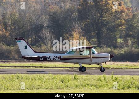 G-BWNC Cessna 152 du South Warwickshire Flying Club à Wellesbourne Mountford Airfield novembre 2020 Banque D'Images