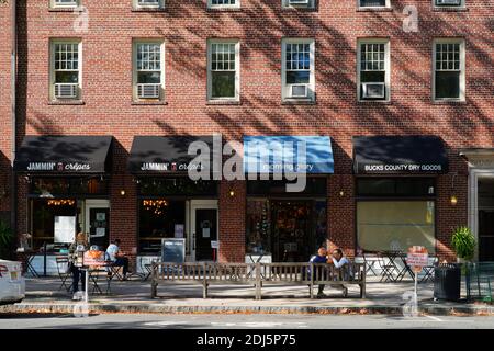 PRINCETON, NJ -30 SEP 2020- vue sur les bâtiments de Nassau Street dans le centre-ville de Princeton, New Jersey, États-Unis. Banque D'Images