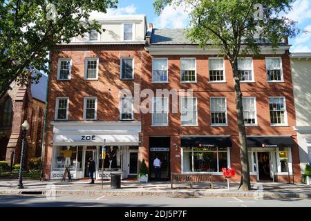 PRINCETON, NJ -30 SEP 2020- vue sur les bâtiments de Nassau Street dans le centre-ville de Princeton, New Jersey, États-Unis. Banque D'Images