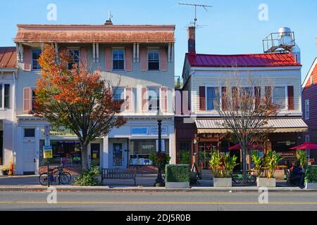 PRINCETON, NJ -15 OCT 2020- vue sur les bâtiments de Nassau Street dans le centre-ville de Princeton, New Jersey, États-Unis. Banque D'Images