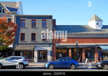 PRINCETON, NJ -15 OCT 2020- vue sur les bâtiments de Nassau Street dans le centre-ville de Princeton, New Jersey, États-Unis. Banque D'Images