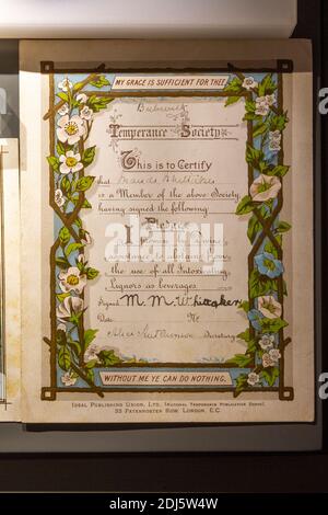 Carte de certificat Temperance Society pour l'abstinence de boire de l'alcool, National civil War Center, Newark Museum, Newark-on-Trent, Notts, Royaume-Uni. Banque D'Images