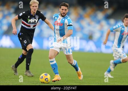 L'attaquant belge de SSC Napoli assèche Mertens contrôle le ballon pendant The Serie A football Match SSC Napoli vs UC Sampdoria Banque D'Images