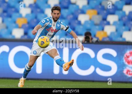 L'attaquant belge de SSC Napoli assèche Mertens contrôle le ballon pendant The Serie A football Match SSC Napoli vs UC Sampdoria Banque D'Images