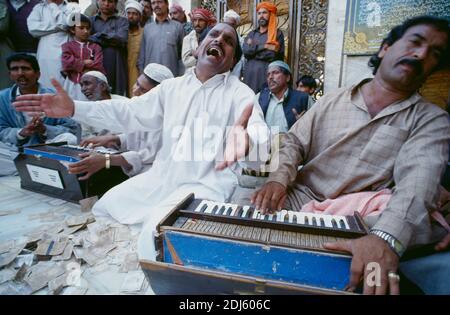 Musique soufi dans la vallée de l'Indus, musicien de Qawwali, Punjab, Pakistan Banque D'Images