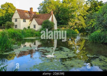 Willy Lott's maison / chalet sur la rivière Stour à East Bergholt Flatford Suffolk comme vu dans John Constable Hay Wain Banque D'Images