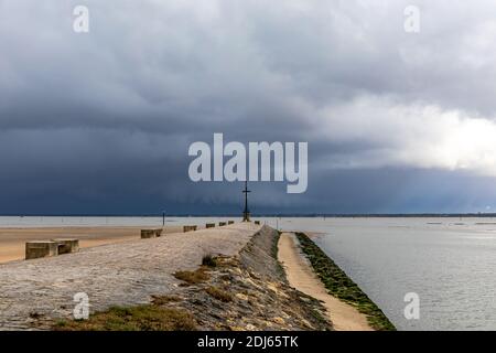 Jetée du port de Larros dans la baie d'Arcachon - Gujan-Mestras, Aquitaine, France Banque D'Images