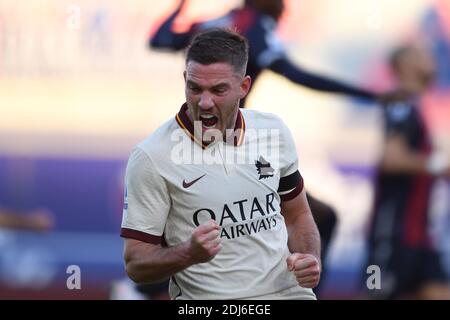 Jordan Veretout (Roma) fête ses célébrations après avoir marquant le quatrième but de son équipe lors du match italien Serie A' entre Bologna 1-5 Roma au stade Renato Dall Ara, le 13 décembre 2020 à Bologne, en Italie. Credit: Maurizio Borsari/AFLO/Alay Live News Banque D'Images