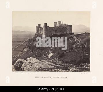 Harlech Castle, pays de Galles du Nord, Francis Bedford, 1816–1894, British, imprimé par Francis Frith, 1822–1898, British, ca. 1860, impression d'albumine de collodion humide négatif sur du papier à colombe fin, lisse et crème monté sur du papier à colombe crème légèrement texturé, moyennement épais, feuille: 6 3/8 × 8 1/4 pouces (16.2 × 21 cm) et support: 11 1/2 × 14 1/2 pouces (29.2 × 36.8 cm), sujet architectural, colline, paysage, Gwynedd, Harlech Castle, Royaume-Uni, pays de Galles Banque D'Images