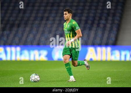 13 décembre 2020; Estadio do Dragao, Porto, Portugal; Taça de Portugal football, FC Porto contre Tondela; Naoufel Khasef de Tondela Banque D'Images