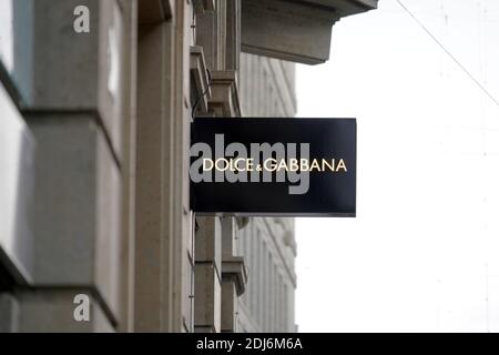 Bouclier de Dolce Gabbana magasin de vêtements de luxe à Zurich, Suisse, sur la Bahnhofstrasse la rue la plus chère de la ville. Banque D'Images