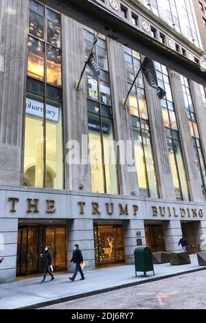 New York, États-Unis. 10 décembre 2020. Le bâtiment Trump est vu le 10 décembre 2020 au 40 Wall Street, dans le quartier financier de New York. Ce bâtiment de 71 étages de 927 mètres de haut est situé sur Wall Street, entre Nassau Street et William Street. (Photo de Samuel Rigehaupt/Sipa USA) crédit: SIPA USA/Alay Live News Banque D'Images