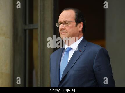 Le président français François Hollande attend les dirigeants avant le 3ème sommet des Balkans occidentaux des pays des Balkans et de l'UE dans la soirée à l'Elysée Palace à Paris, France, 04 juillet 2016. Photo de Christian Liewig/ABACAPRESS.COM Banque D'Images