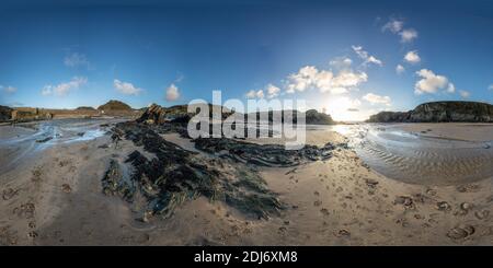 Vue panoramique à 360° de Panorama à 360 degrés de la plage de Porth Dafarc, Anglesey, pays de Galles du Nord