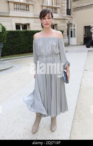 Milla Jovovich assister au spectacle Valentino haute Couture automne - hiver 2016/2017 dans le cadre de la semaine de la mode le 06 juillet 2016 à Paris , France . Photo de Jerome Domine/ABACAPRESS.COM Banque D'Images