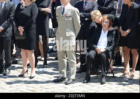 Nicole Notat vérifie Edith Cresson alors qu'ils assistent à un hommage national à l'ancien Premier ministre français Michel Rocard, dans la cour de l'Hôtel des Invalides, à Paris, France, le 7 juillet 2016. Photo par Ammar Abd Rabbo/ABACAPRESS.COM Banque D'Images