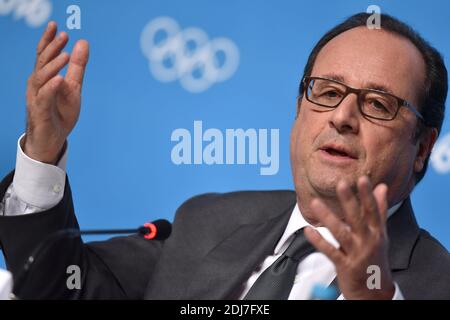 Le président français François Hollande assiste à la conférence de presse sur les soumissions olympiques de Paris 2024 au Centre des médias olympiques le 5 août 2016 à Rio de Janeiro, au Brésil. Photo de Lionel Hahn/ABACAPRESS.COM Banque D'Images