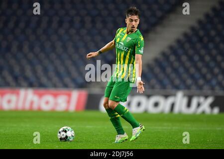 13 décembre 2020 ; Estadio do Dragao, Porto, Portugal ; Ta&#xe7 ; a de Portugal football, FC Porto versus Tondela ; JO&#xe3 ; o Mendes of Tondela Banque D'Images