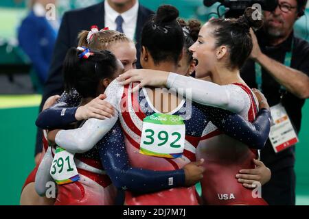 Simone Biles des États-Unis la superstar de l'équipe féminine de gymnastique des États-Unis qui a remporté l'épreuve de l'équipe féminine de gymnastique artistique à Rio Olympic Arena, Rio, Brésil, le 9 août 2016. Photo de Henri Szwarc/ABACAPRESS.COM Banque D'Images