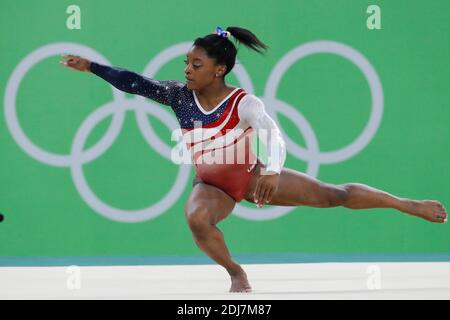 Simone Biles des États-Unis la superstar de l'équipe féminine de gymnastique des États-Unis qui a remporté l'épreuve de l'équipe féminine de gymnastique artistique à Rio Olympic Arena, Rio, Brésil, le 9 août 2016. Photo de Henri Szwarc/ABACAPRESS.COM Banque D'Images