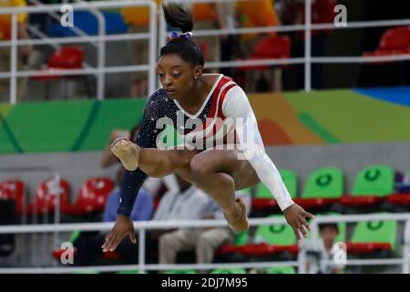 Simone Biles des États-Unis la superstar de l'équipe féminine de gymnastique des États-Unis qui a remporté l'épreuve de l'équipe féminine de gymnastique artistique à Rio Olympic Arena, Rio, Brésil, le 9 août 2016. Photo de Henri Szwarc/ABACAPRESS.COM Banque D'Images