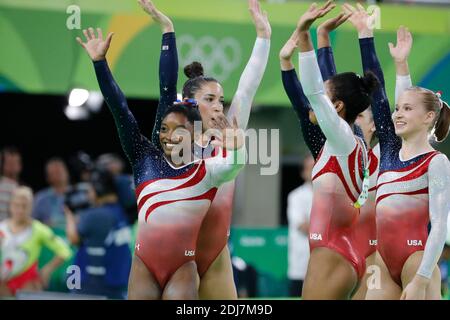 Simone Biles des États-Unis la superstar de l'équipe féminine de gymnastique des États-Unis qui a remporté l'épreuve de l'équipe féminine de gymnastique artistique à Rio Olympic Arena, Rio, Brésil, le 9 août 2016. Photo de Henri Szwarc/ABACAPRESS.COM Banque D'Images