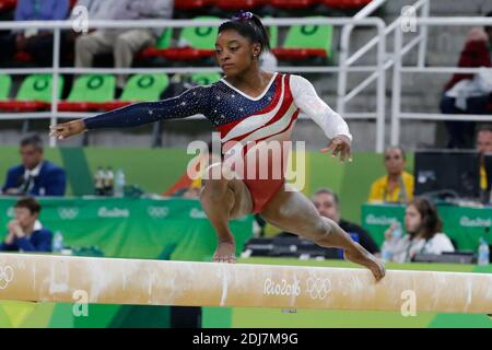 Simone Biles des États-Unis la superstar de l'équipe féminine de gymnastique des États-Unis qui a remporté l'épreuve de l'équipe féminine de gymnastique artistique à Rio Olympic Arena, Rio, Brésil, le 9 août 2016. Photo de Henri Szwarc/ABACAPRESS.COM Banque D'Images